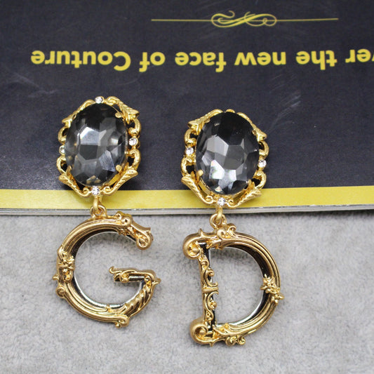 Retro niche design ear clip for women's high-end feeling asymmetrical earrings