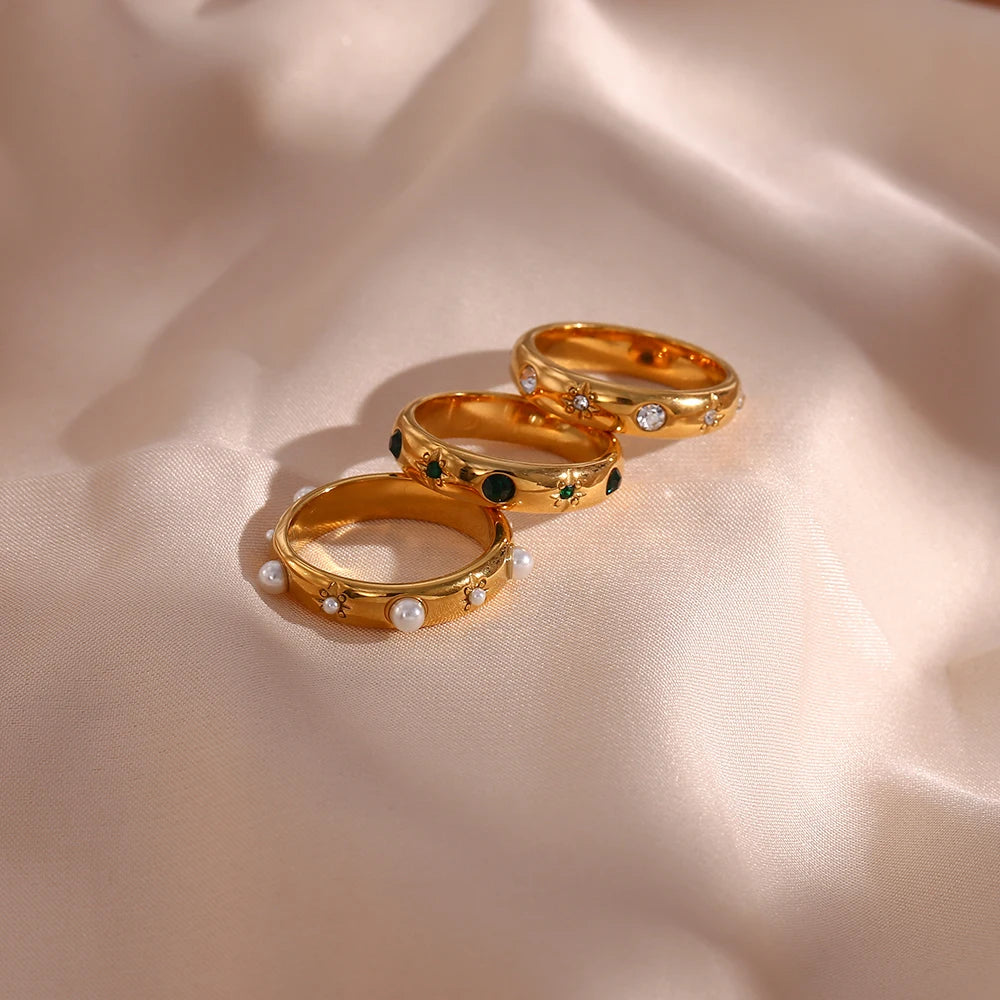 Zilora – Zarter 18K vergoldeter Ring ✨ mit grüner Zirkonia & Perlen