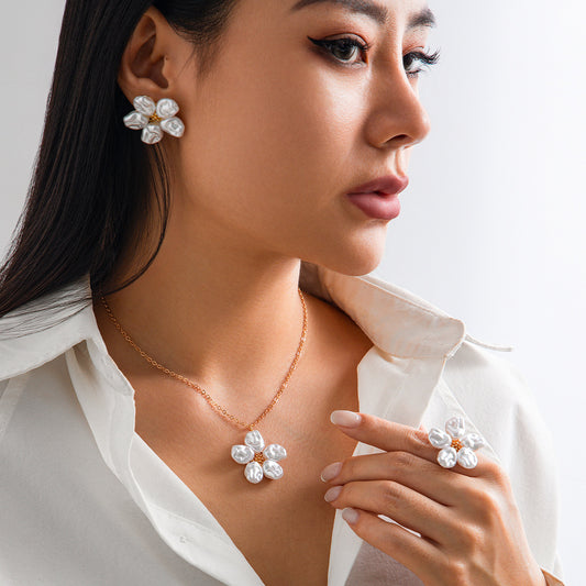 Zilora – Perlenblüten-Schmuckset ✨ Zarte Eleganz in Gold