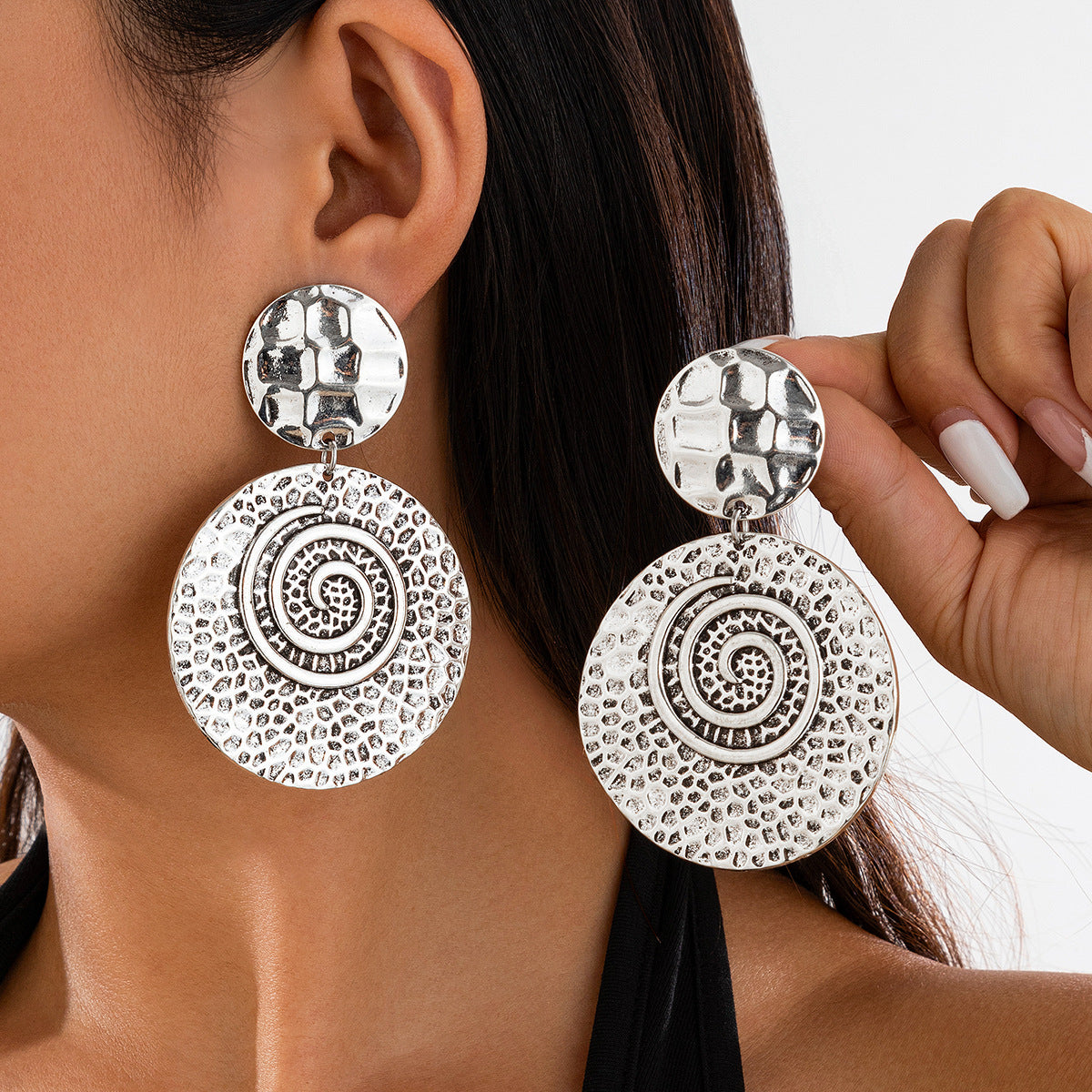 Spiral alloy round earrings with exaggerated irregular heart-shaped pendant, new earring design
