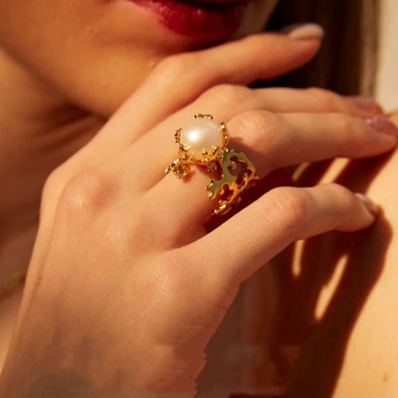 Zilora – Barocke Perlenring 🌙 Französischer Retro-Chic in Gold