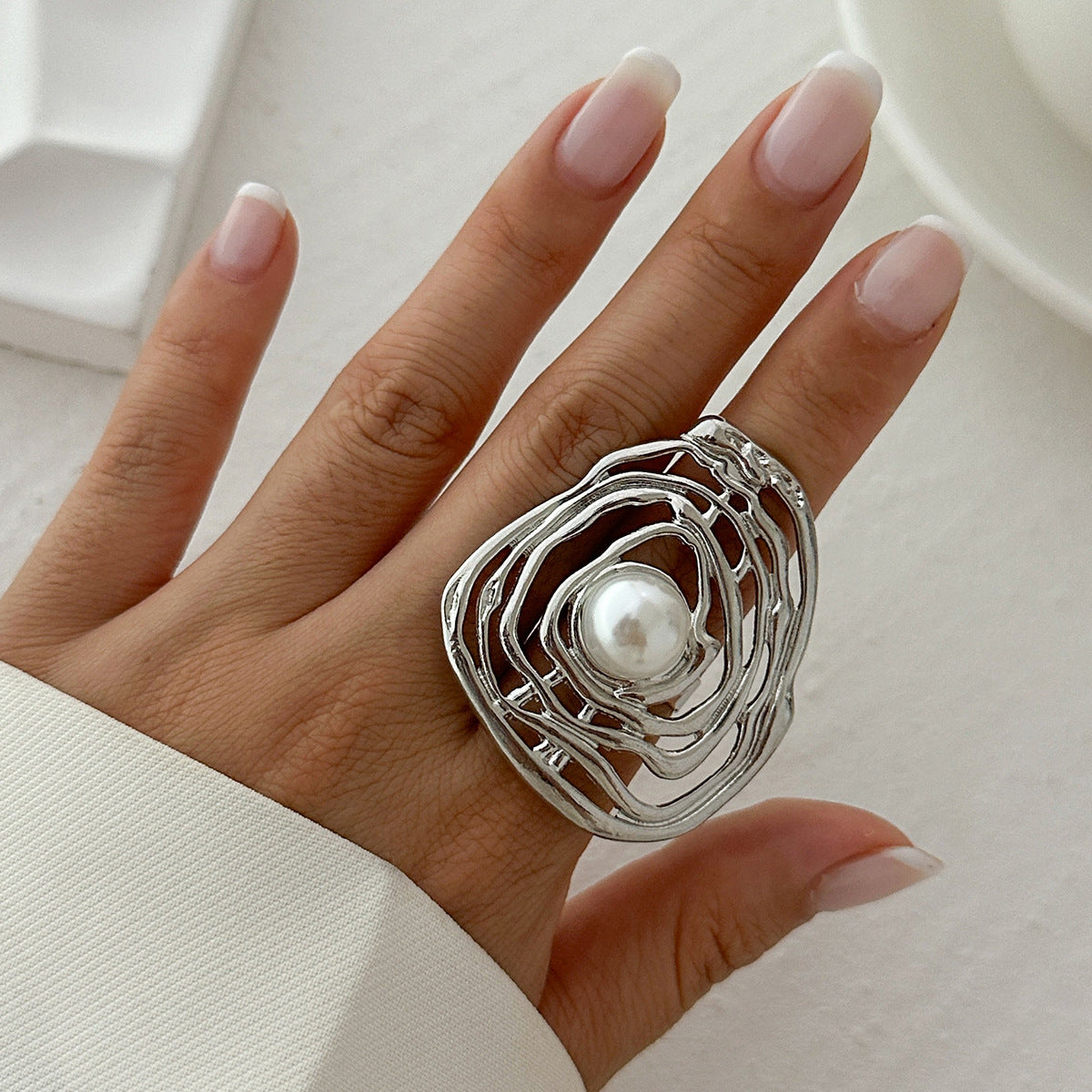 Zilora – Eleganter Wickelring mit Perlen-Design ✨ Verstellbar und stilvoll