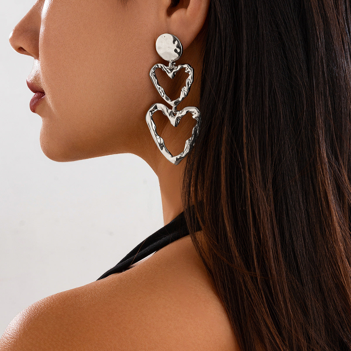 Spiral alloy round earrings with exaggerated irregular heart-shaped pendant, new earring design