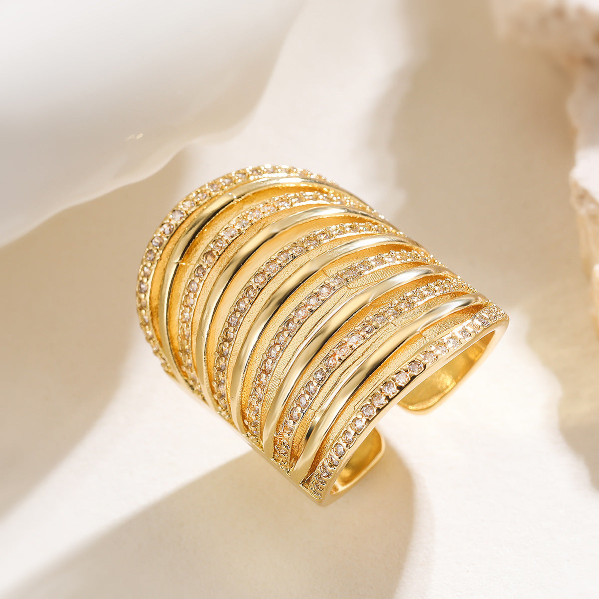 Zilora – Moderner Statement-Ring 💫 Geometrische Eleganz mit Zirkonia