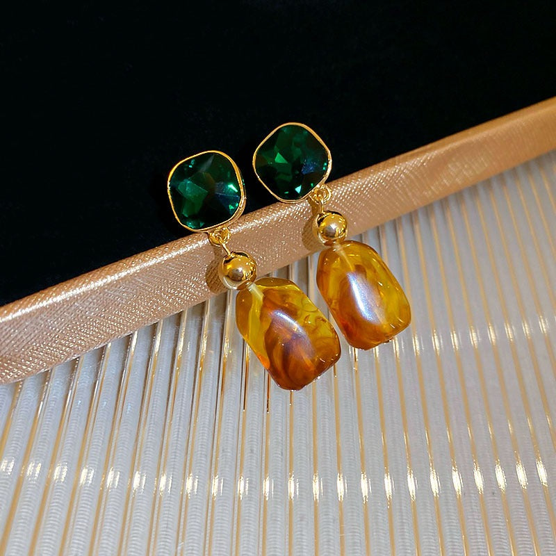 Square flower earrings, retro and high-end earrings, simple commuting fashion, light luxury earrings