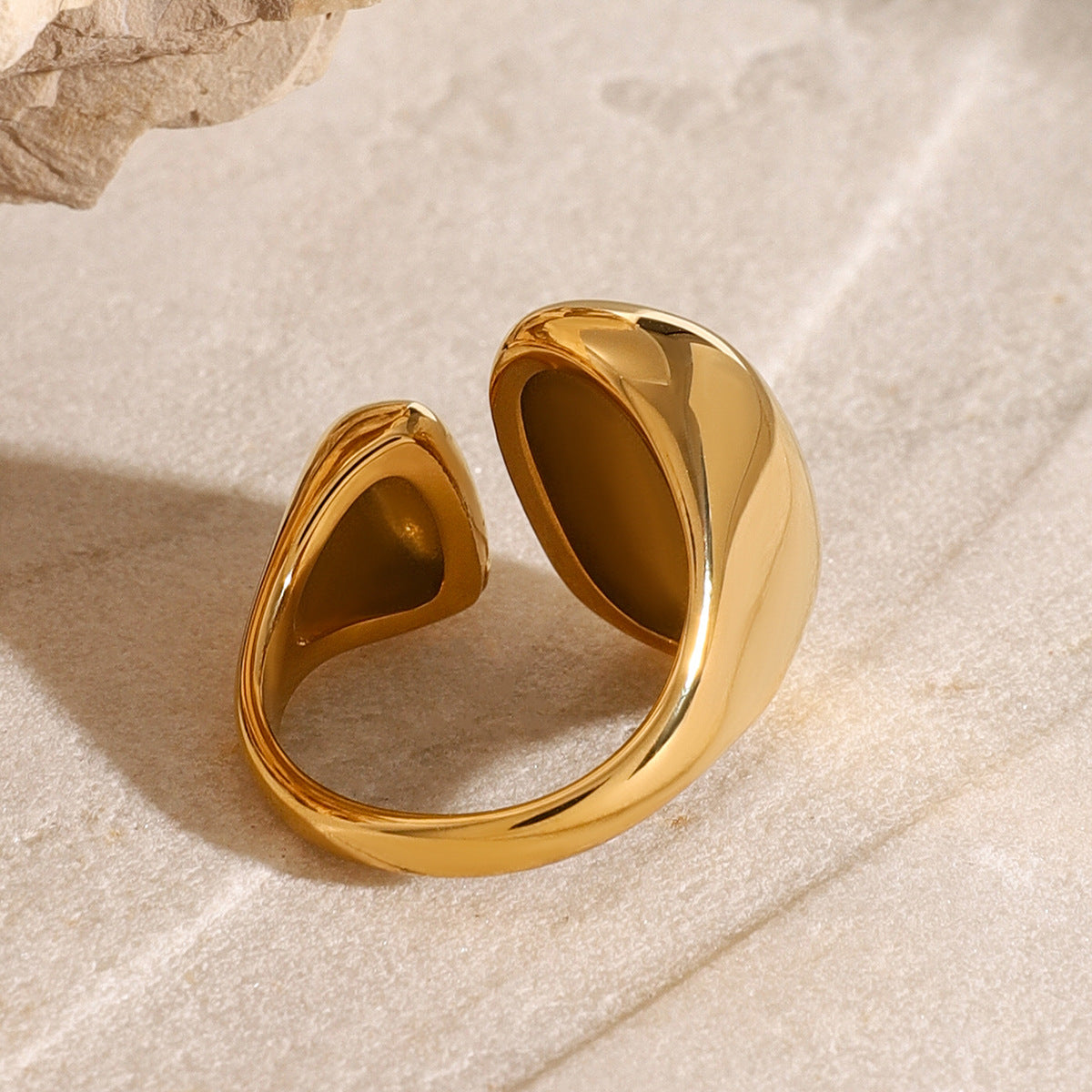 Zilora – Hochwertiger Statement-Ring 💫 Edelstahl mit edlem Design