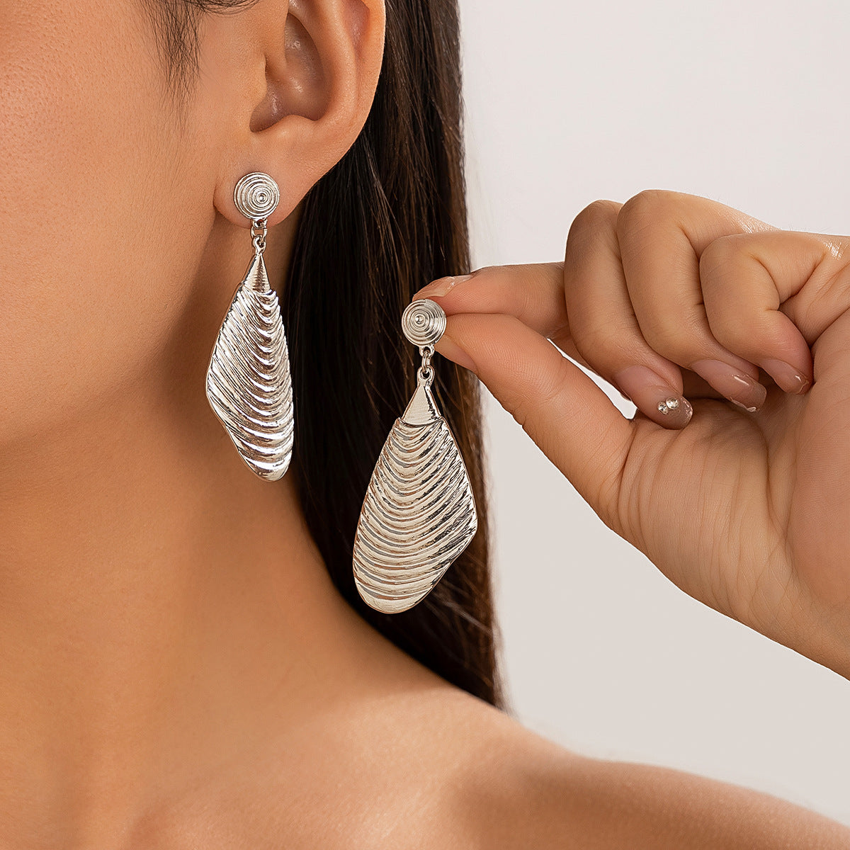 Ins pleated metal texture earrings exaggerated irregular earrings Business waterdrop earrings