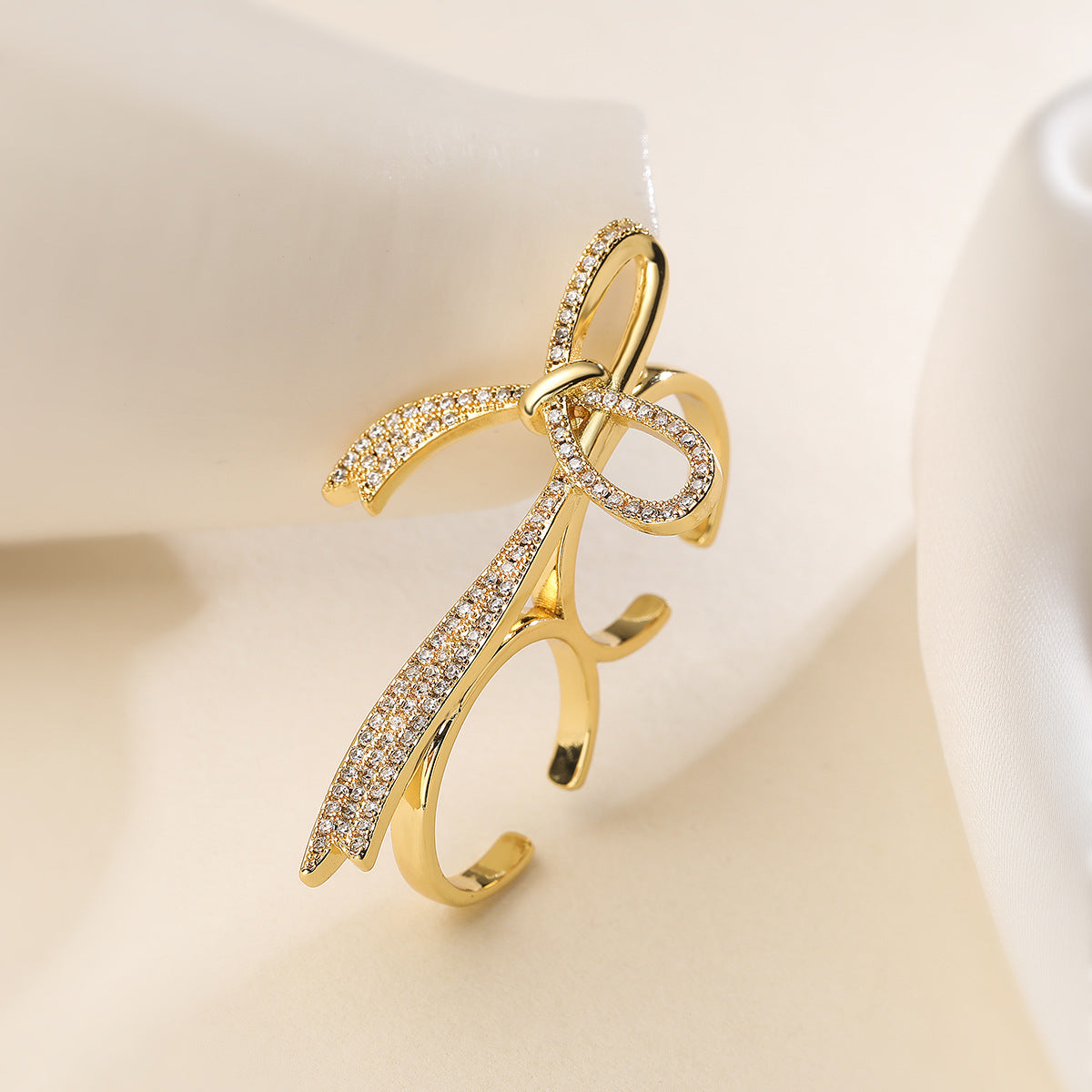 Zilora – Moderner Statement-Ring 💫 Geometrische Eleganz mit Zirkonia