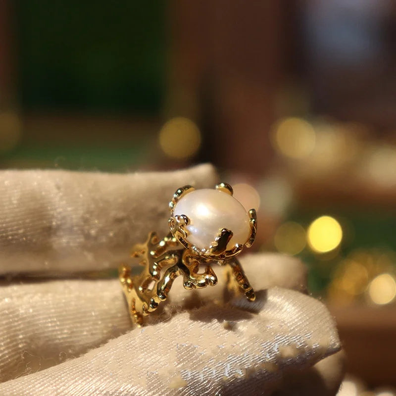 Zilora – Barocke Perlenring 🌙 Französischer Retro-Chic in Gold