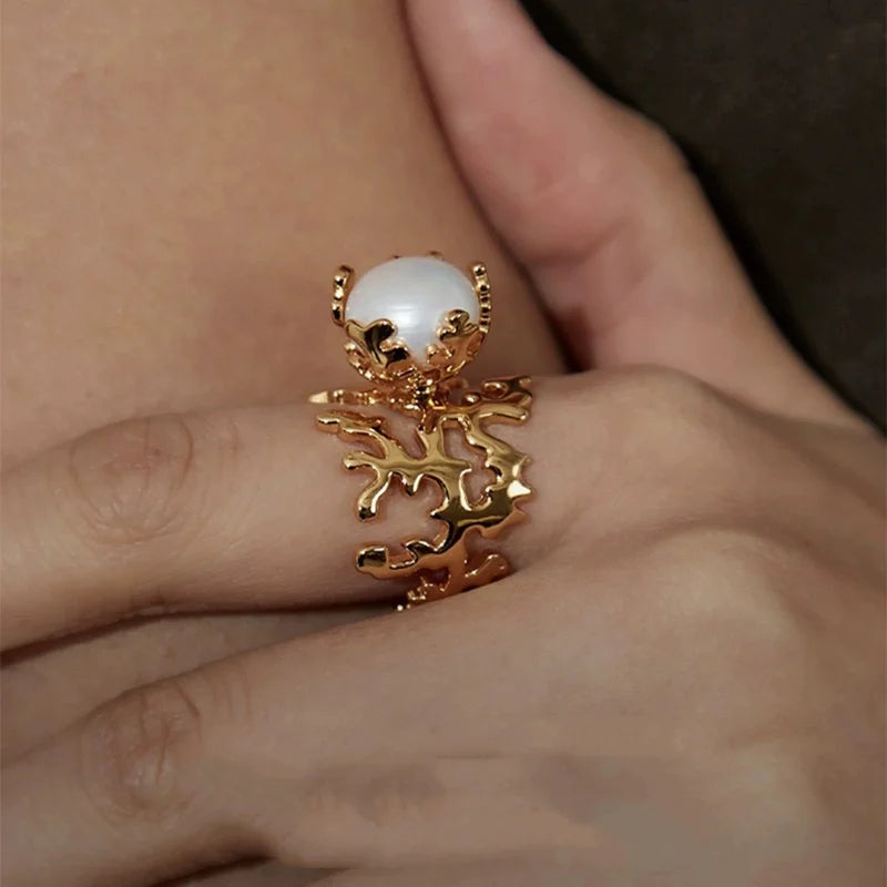 Zilora – Barocke Perlenring 🌙 Französischer Retro-Chic in Gold