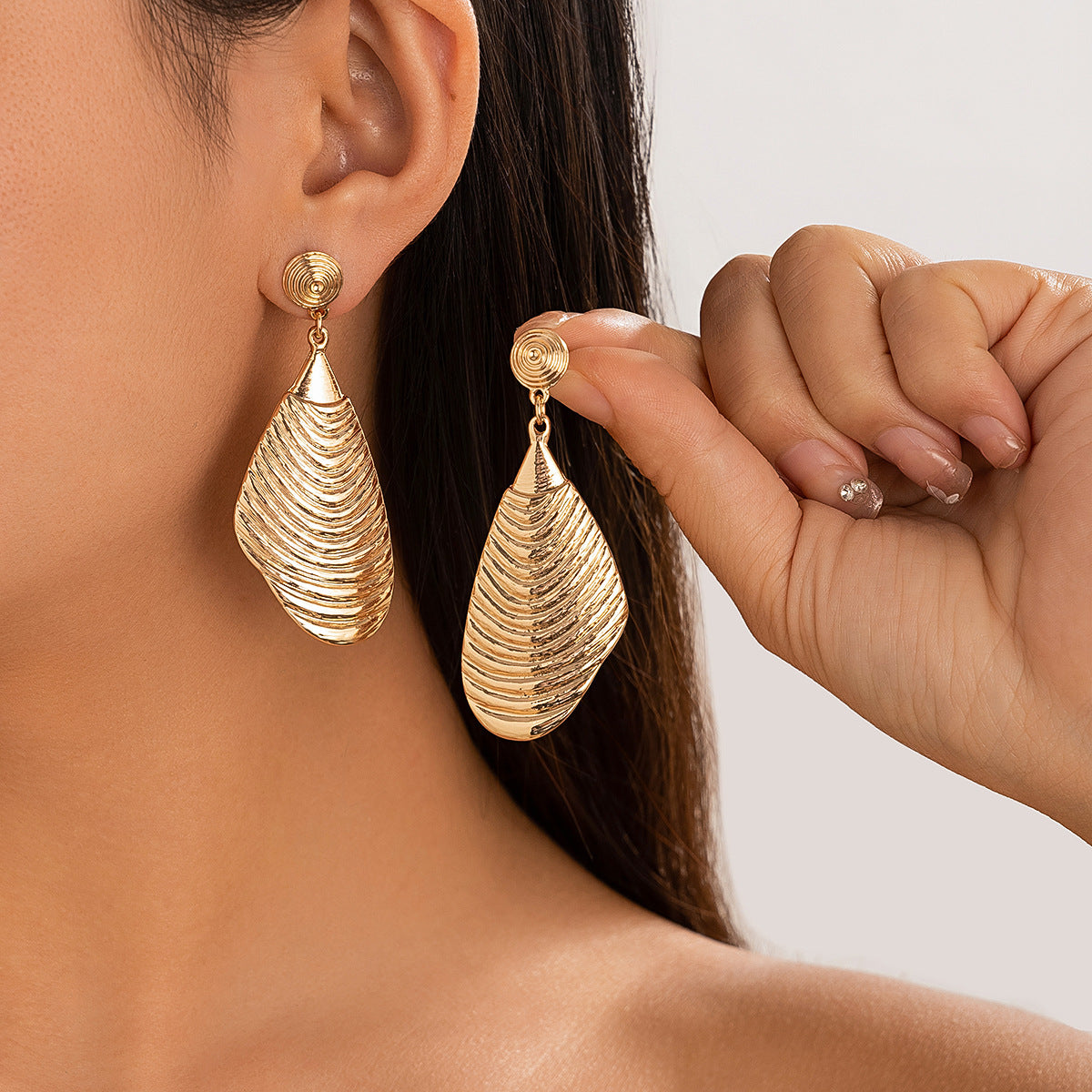 Ins pleated metal texture earrings exaggerated irregular earrings Business waterdrop earrings