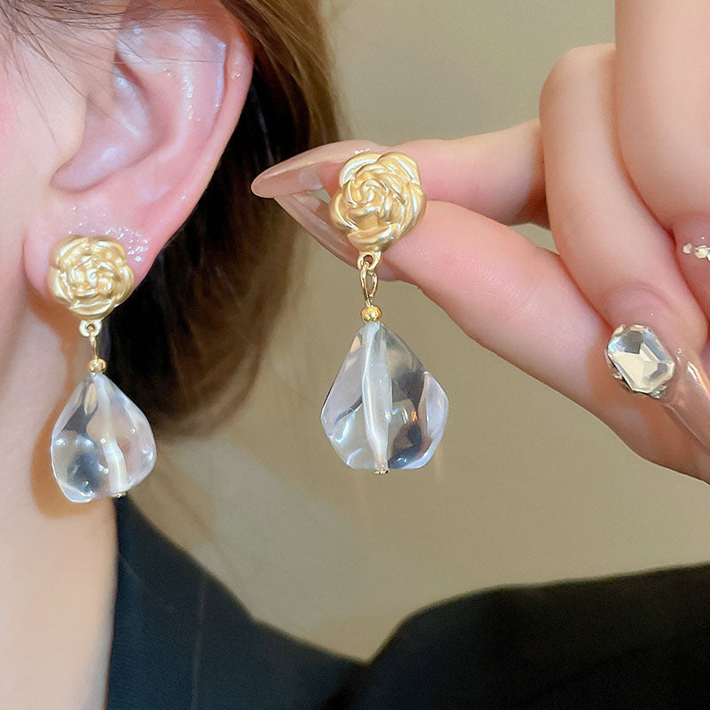Square flower earrings, retro and high-end earrings, simple commuting fashion, light luxury earrings