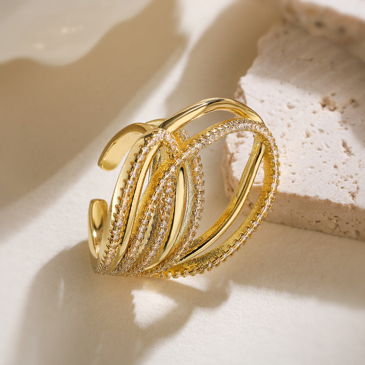 Zilora – Moderner Statement-Ring 💫 Geometrische Eleganz mit Zirkonia