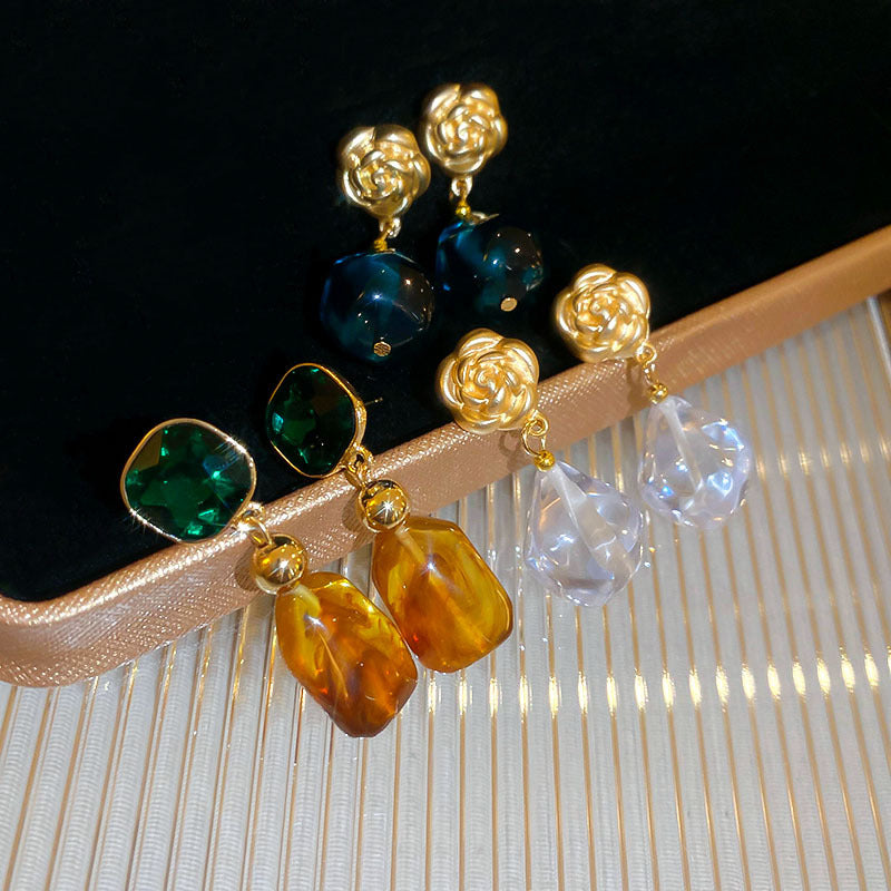 Square flower earrings, retro and high-end earrings, simple commuting fashion, light luxury earrings