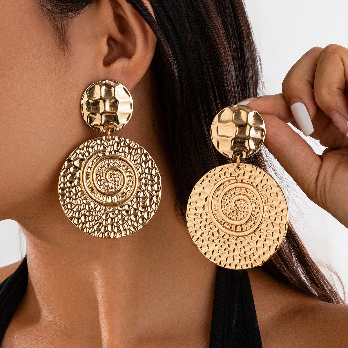 Spiral alloy round earrings with exaggerated irregular heart-shaped pendant, new earring design