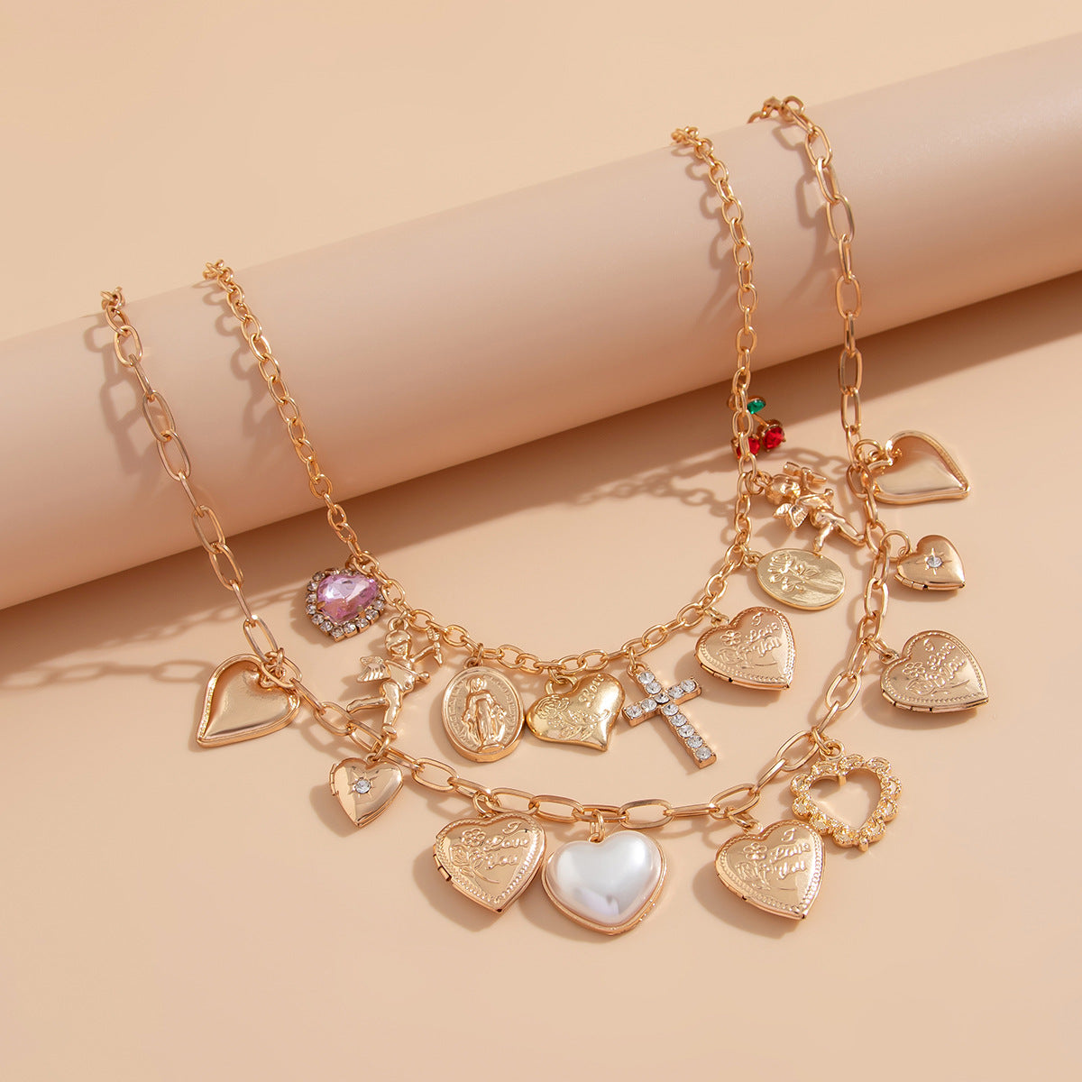 Zilora – Elegante Kreuz-Kette mit Strass und Perlen 💎