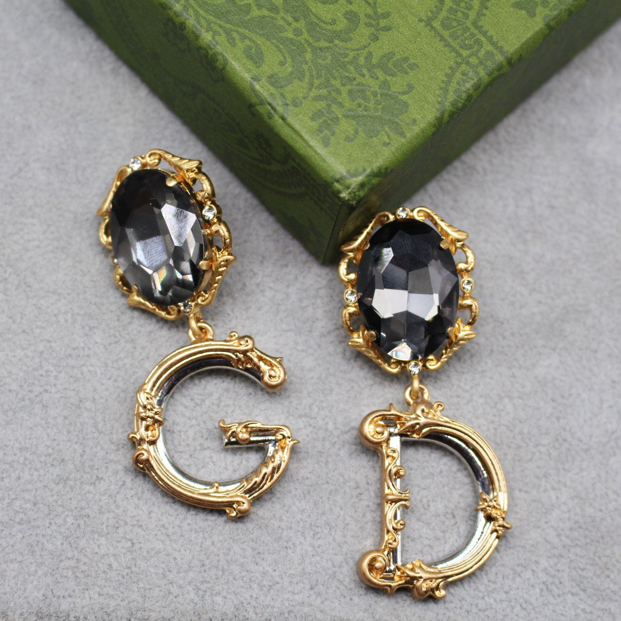 Retro niche design ear clip for women's high-end feeling asymmetrical earrings