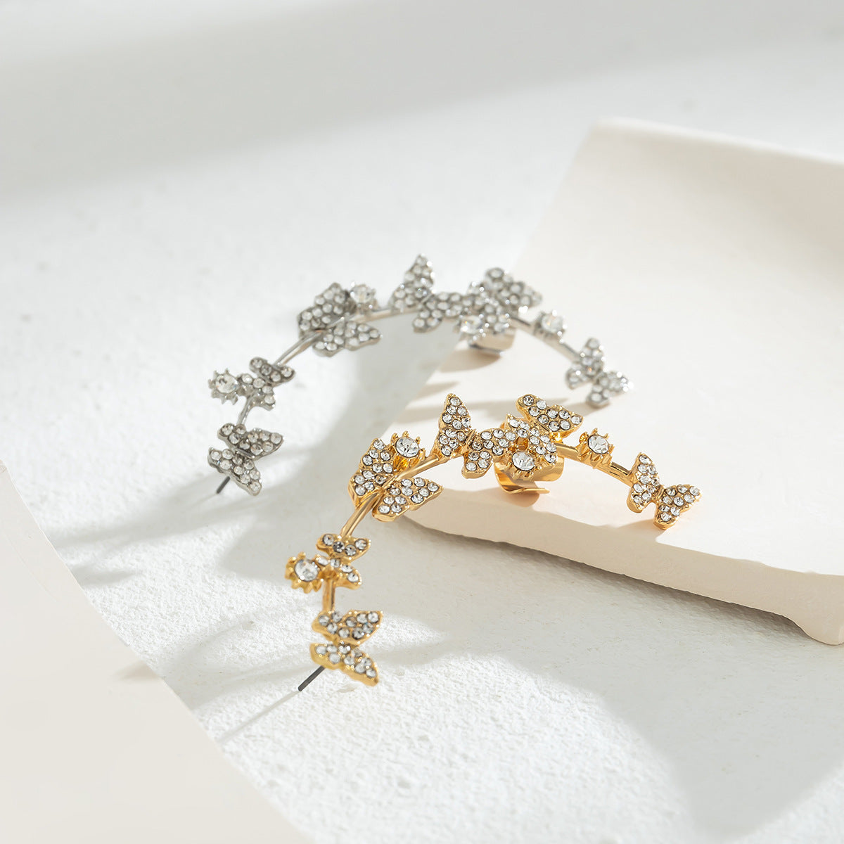 Zilora – Luxuriöser Ohrclip mit Diamant-Glanz 🦋 Ein Hauch von Märchen