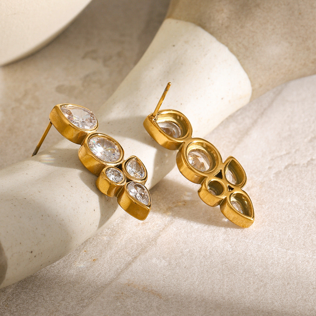 Zilora – Minimalistische Zirkonia Ohrhänger ✨ Eleganz in Edelstahl