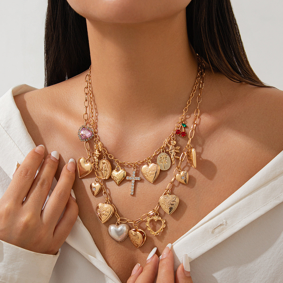 Zilora – Elegante Kreuz-Kette mit Strass und Perlen 💎