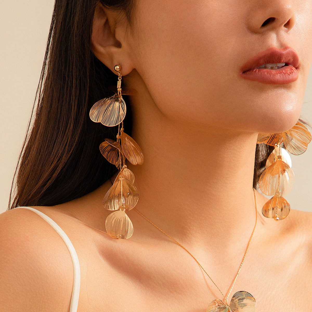 Zilora – Elegante Ginkgo-Blatt-Kette mit zarten Tasseln ✨