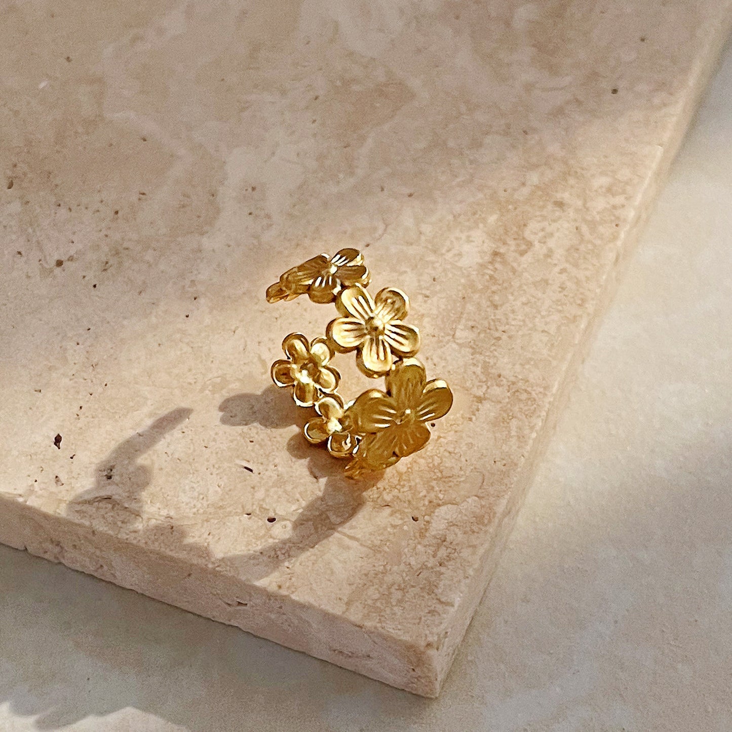 Zilora – Retro-Blumenring aus Edelstahl ✨ Verstellbarer Statement-Ring in Gold 🌹 Vintage-Chic für deinen Look
