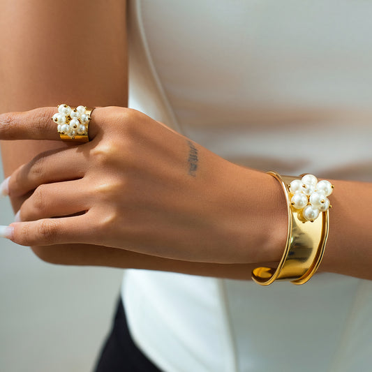 Feminine Eleganz: Photosensitive Armband mit Imitationsperlen – Dein perfektes Statement für jeden Anlass