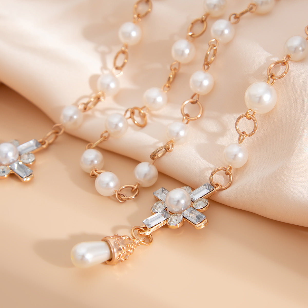 Zilora – Perlenkette mit Kreuz & Tasseln 💖 Modernes und edles Set