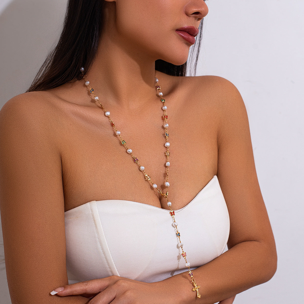 Zilora – Feine Perlen-Kreuz-Kette im Layering-Stil 💎