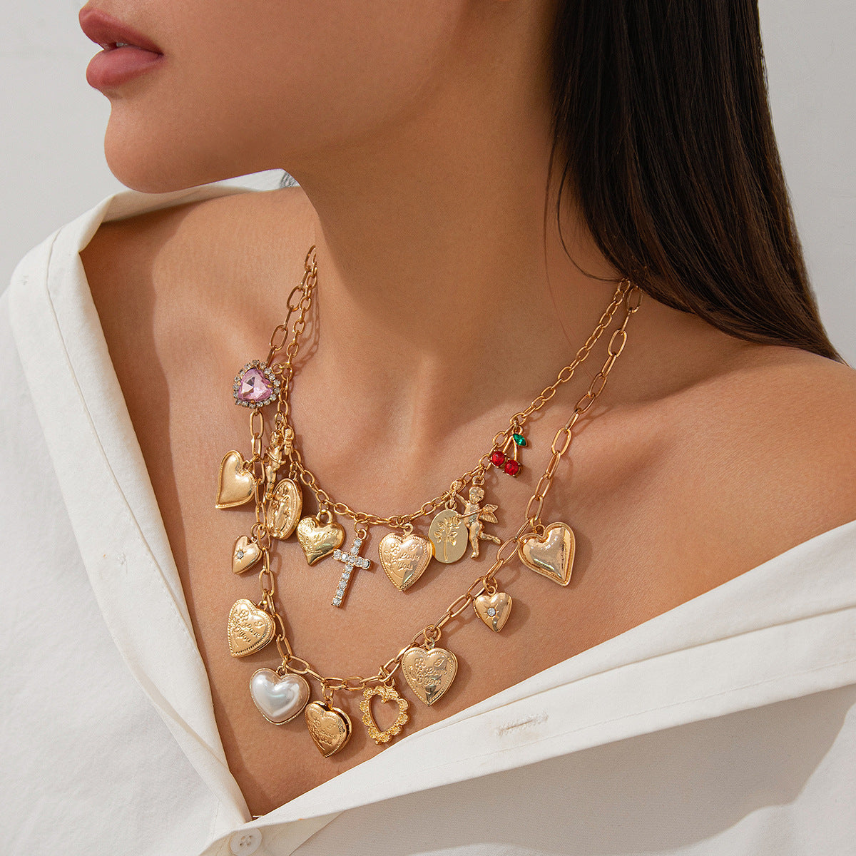 Zilora – Elegante Kreuz-Kette mit Strass und Perlen 💎