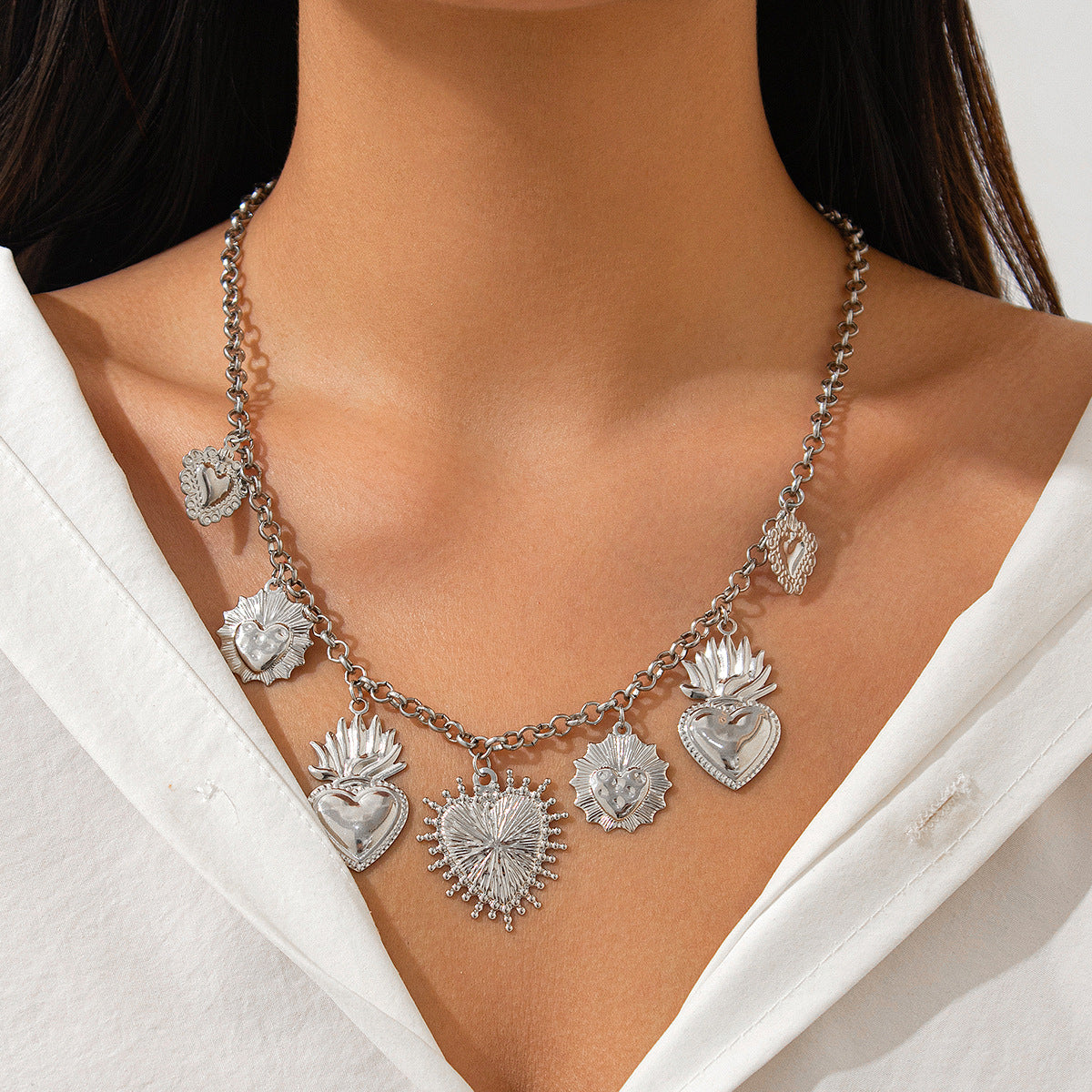 Zilora – Elegante Flammen-Herz-Kette in Gold und Weiß K ✨