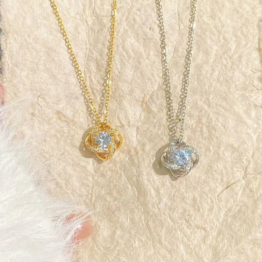 Zilora – Elegante Herz-Kleeblatt-Halskette ✨ Glücksbringer in Goldoptik
