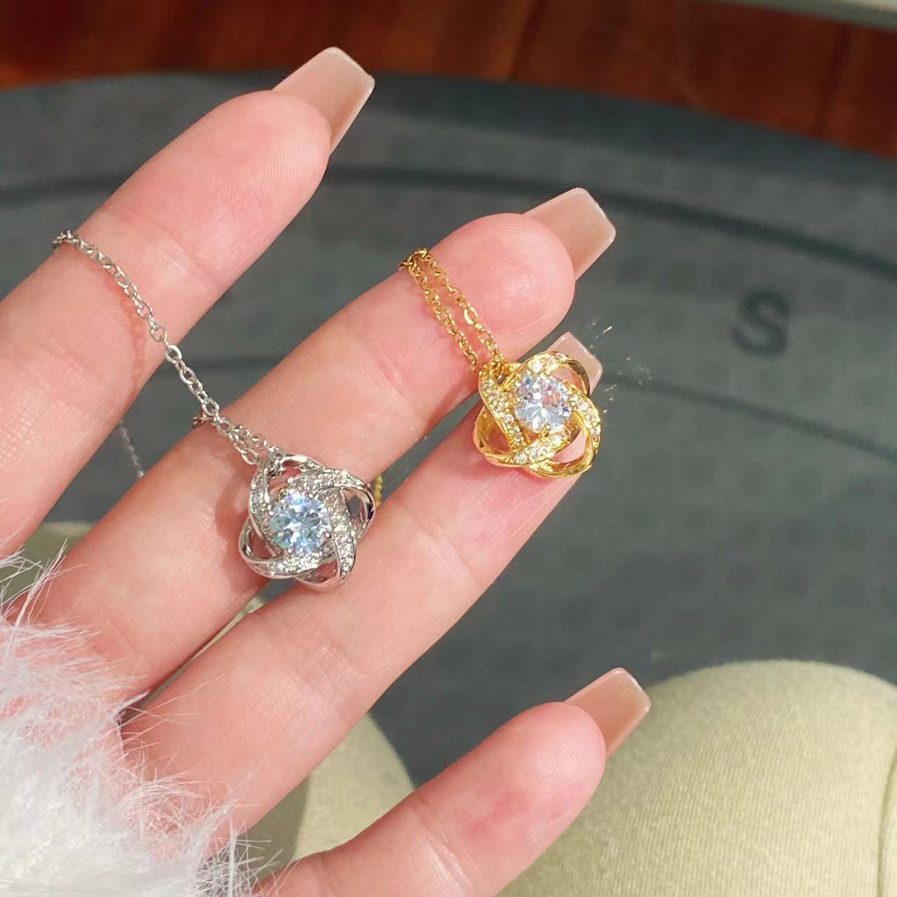 Zilora – Elegante Herz-Kleeblatt-Halskette ✨ Glücksbringer in Goldoptik