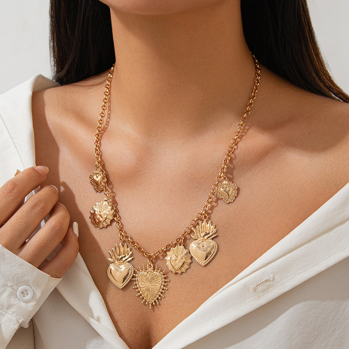 Zilora – Elegante Flammen-Herz-Kette in Gold und Weiß K ✨