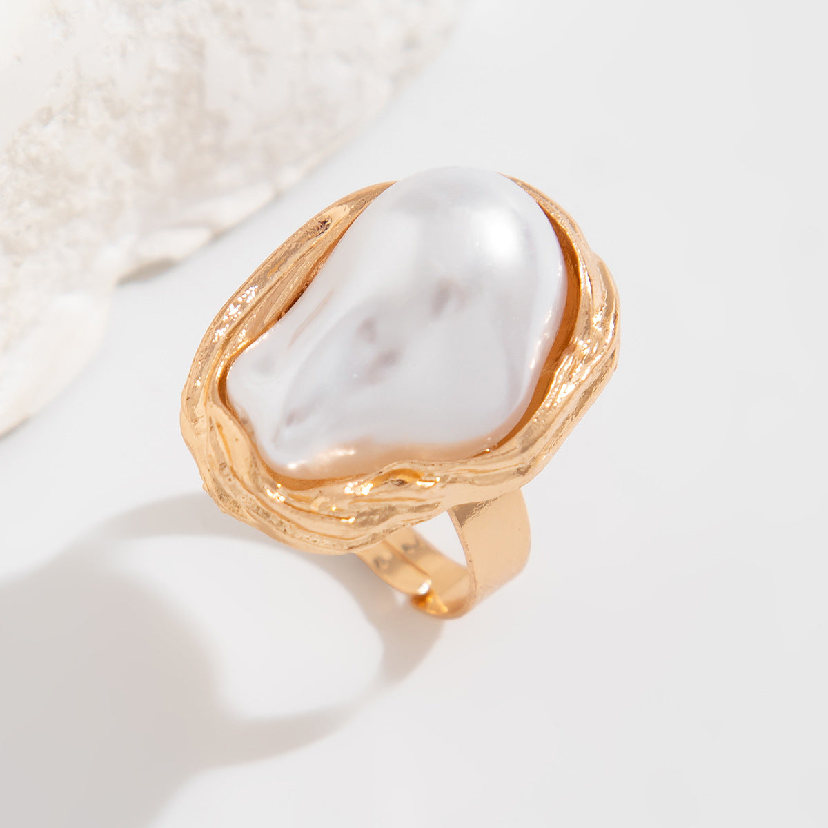 Zilora – Barockringe mit unregelmäßigen Perlen & Retro-Design