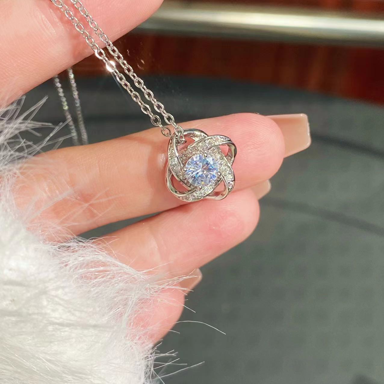 Zilora – Elegante Herz-Kleeblatt-Halskette ✨ Glücksbringer in Goldoptik