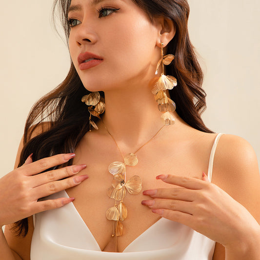 Zilora – Elegante Ginkgo-Blatt-Kette mit zarten Tasseln ✨