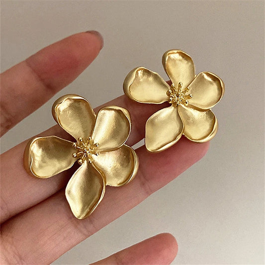 Zilora – Goldene Blumen Ohrringe ✨ Vintage-Inspiration für stilbewusste Frauen