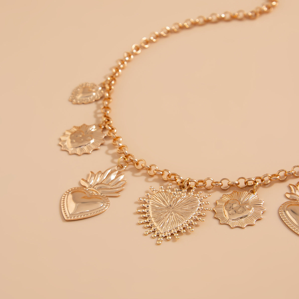Zilora – Elegante Flammen-Herz-Kette in Gold und Weiß K ✨