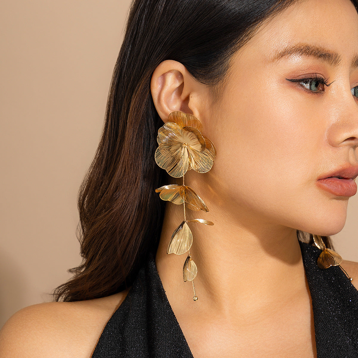 Zilora – Elegante Ginkgo-Blatt-Kette mit zarten Tasseln ✨